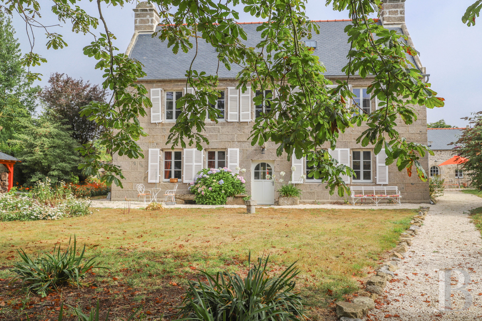 A 17th century manor house and penty close to the beaches and port in Lanildut, in the Iroise region - photo  n°1